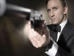 “Eastenders演员是新的视频游戏James Bond